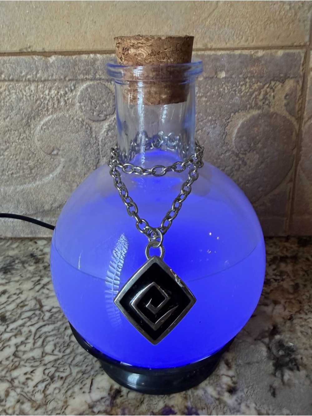 ThinkGeek LED Potion Desk Lamp Color Changing Purple Chain Works USB Cord